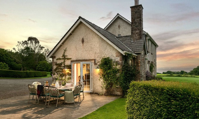 Kirkcudbright Apartment | Auchengashell - sleeps 8 guests in 4 bedrooms