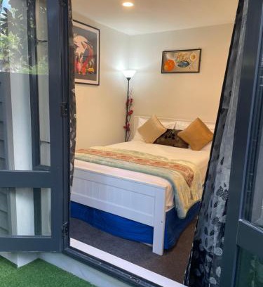 Parnell House | Auckland CBD, Parnell Ensuite+Patio+Secluded Garage