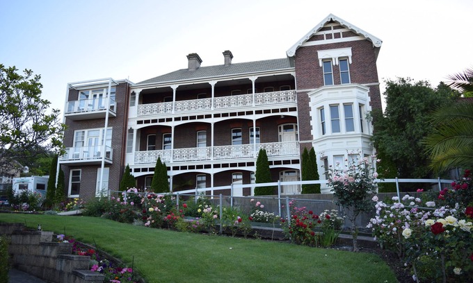 Launceston CBD House | Auldington Hotel