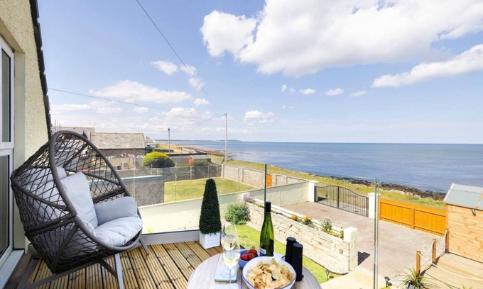 Buckie Villa | Aurora House: Home on the Coast w/Hot tub! Pet Friendly!