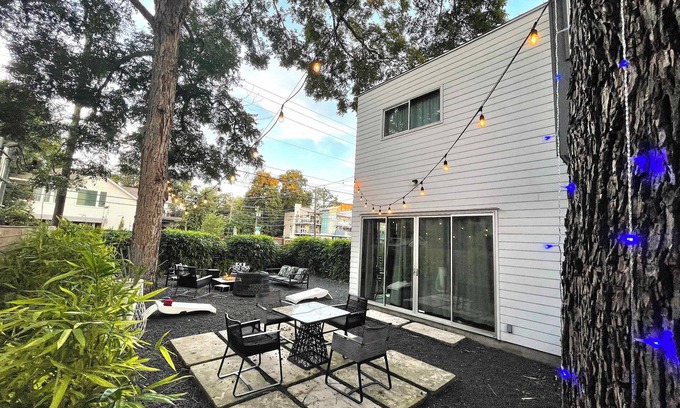 East Cesar Chavez Villa | Austin 5BR Icon Mansion—6min to Rainey Street