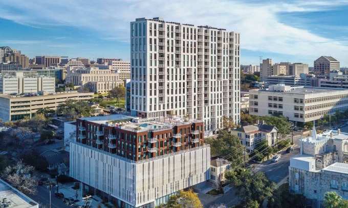Civic District Condo | Austin Resort Studio Suite Saturday Check-In