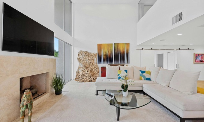 Westridge Estates House | Austin Timber Ridge Treehouse- Modern Multi Level Near Austin!