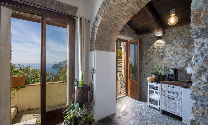 Conca dei Marini House | Authentic cottage with exposed beams and Vietri majolica