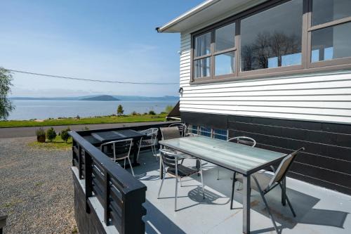 Ngongotaha House | Authentic Kiwi Lodge by the Lake