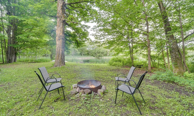 Glidden Cabin | Authentic Log Cabin w/Private Pond in Glidden