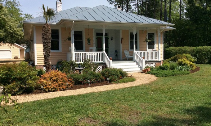 Irvington Cottage | Autumn in Irvington - it’s so inviting and gorgeous. And it’s waiting for you!