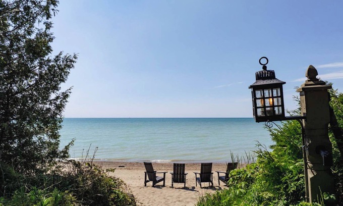 Huron-Kinloss Cottage | Autumn Nights by the Lake: Huron Shores