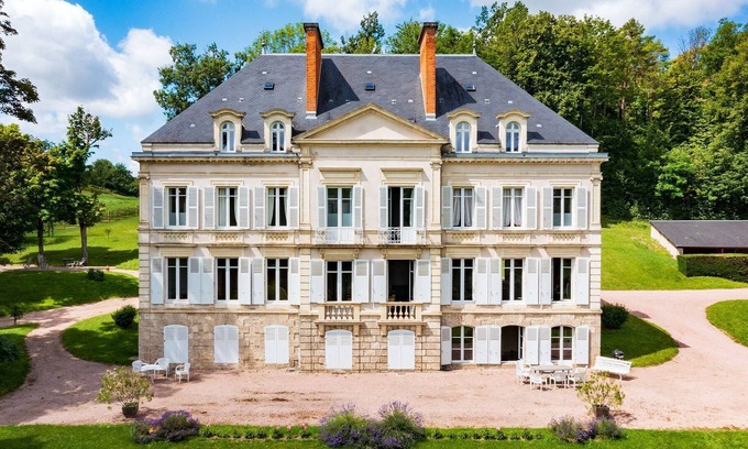 Montaigu-le-Blin Other | Auv001 - Castle near Vichy