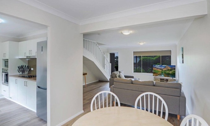 Avoca Beach House | Avoca Ridge 1 - Short Stroll to the Beach