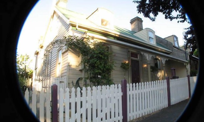 Launceston CBD House | Award winning central Launceston accomodation