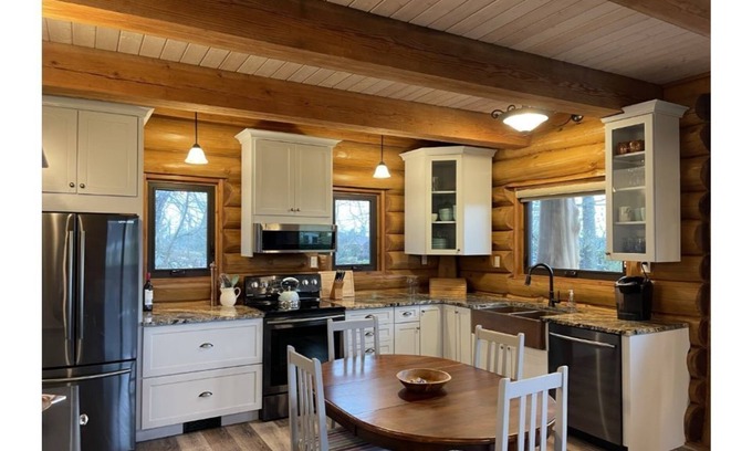 Regional District of Nanaimo Cottage | Award winning oceanside luxury log cabin