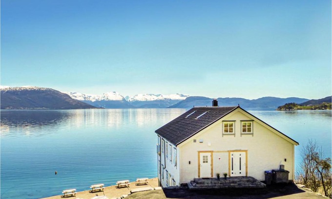 Strandebarm Apartment | Awesome apartment in Strandebarm with 5 Bedrooms and WiFi