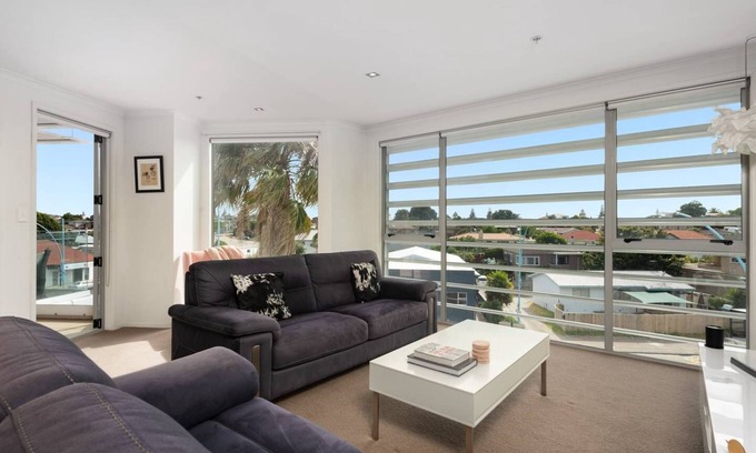 Mount Maunganui Apartment | Awesome Downtown Location - Park & Walk