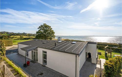 Handrup Strand House | Awesome Home In Ebeltoft With Wifi