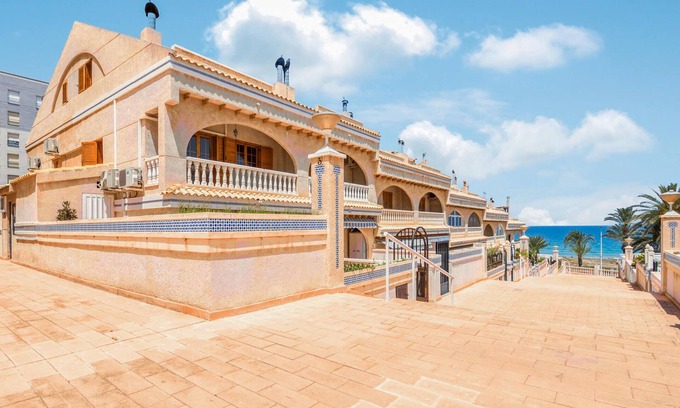 Els Arenals del Sol House | Awesome home in Elche with WiFi