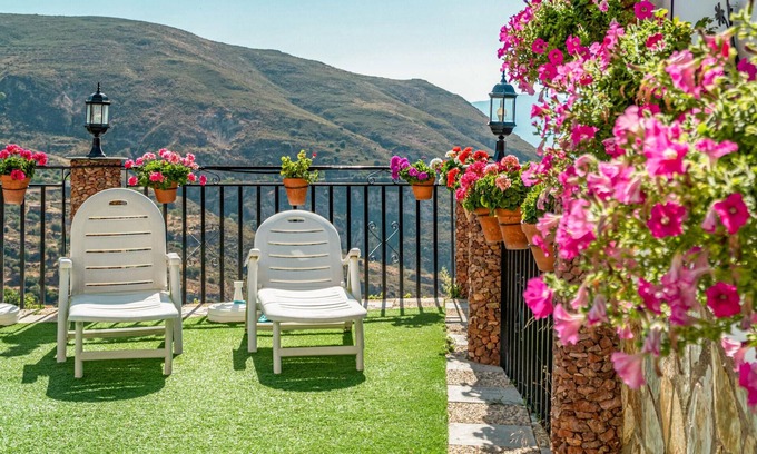 Mecina Bombaron House | Awesome home in Mecina Bombarón