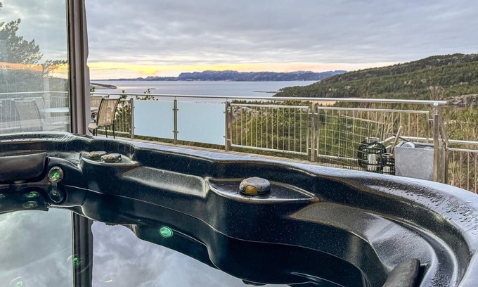 Rissa House | Awesome home in Fevåg with WiFi