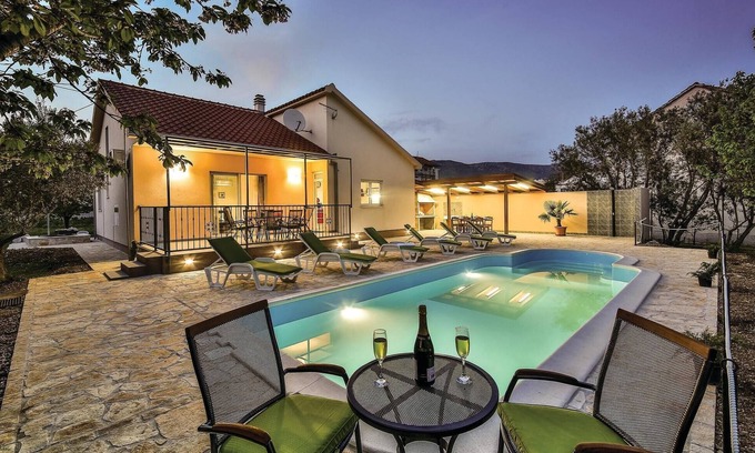 Kastela House | Awesome home in Kastel Stafilic