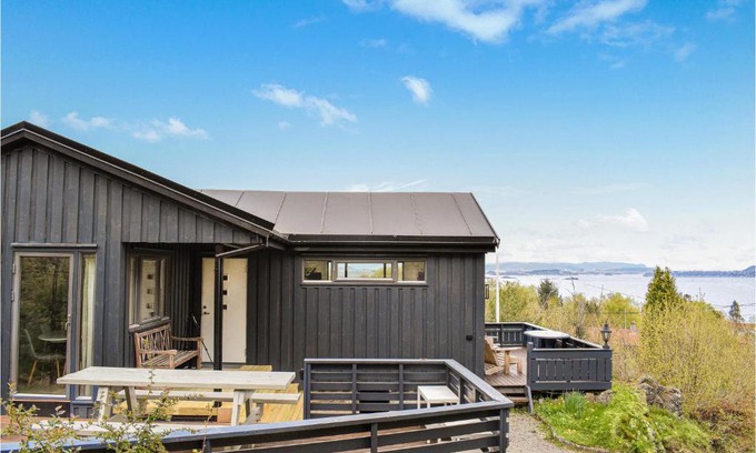 Karmoy House | Awesome Home In Kopervik With Wifi