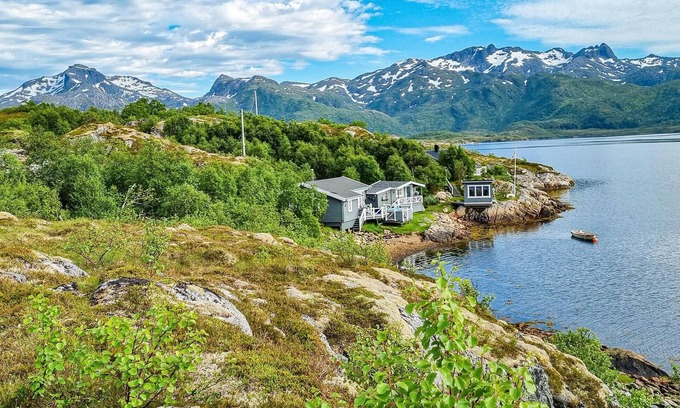 Laukvik House | Awesome home in Laukvik with kitchen