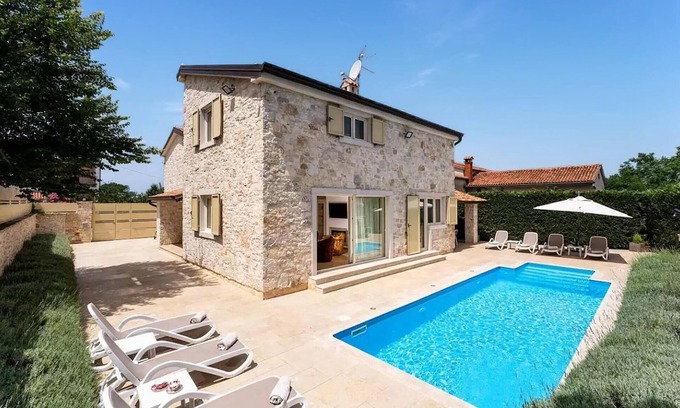 Tar-Vabriga House | Awesome home in Porec