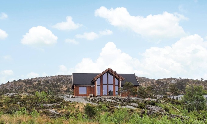 Sveio House | Awesome home in Sveio