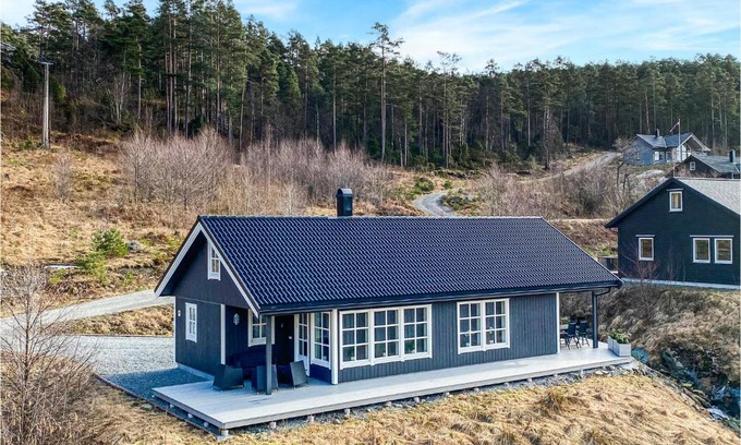 Hardangerfjord House | Awesome home in Trvikbygd with 5 Bedrooms