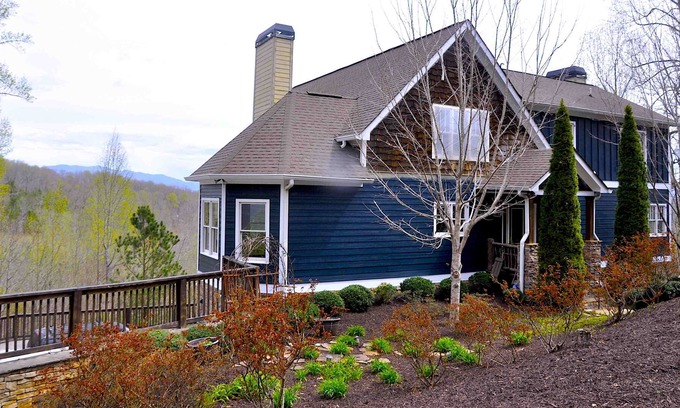 Young Harris Cabin | Awesome Mountain Views in Hiawassee, Georgia. One Family Dog