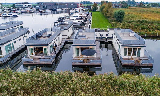 Municipality of Aalsmeer Boat Rental | Awesome ship in Aalsmeer with lake view