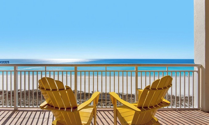 Navarre Beach Condo | Awesome Tranquility | ๐ Gulf-Front-Seasonal Beach Service-Pool-Hot Tub ๐๏ธ