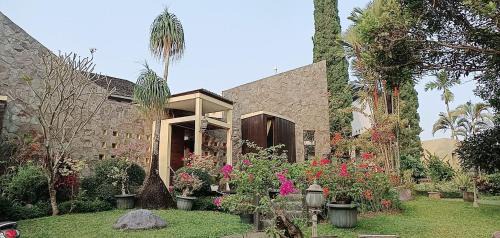 Oro Oro Ombo Villa | Azalea Villa's 9 Room