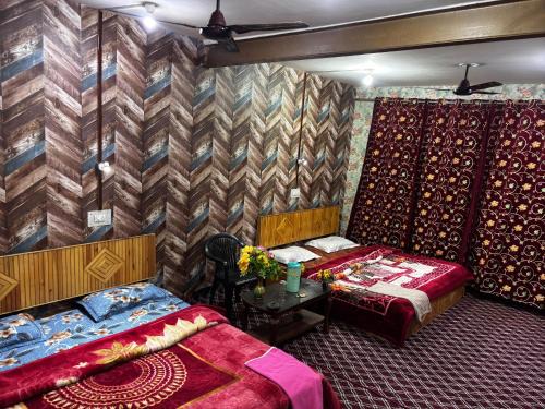 Dal Lake House | Aziz Guest House