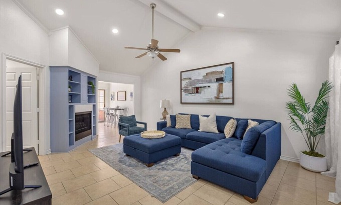 Tyler Apartment | Azul @ Hollytree Tyler! King Bed