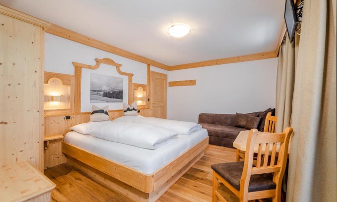 Santa Cristina Val Gardena Bed & Breakfast | B&B MARINA contacless check in