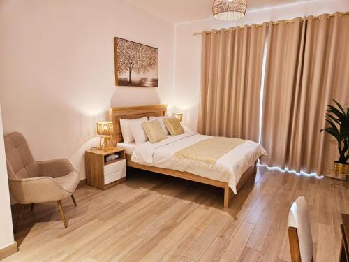 Abu Dhabi Apartment | B11 Comfy Studio With Canal and Pool View