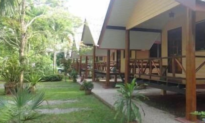 Makham Tia Hotel | Baan Tai Rom Yen Resort