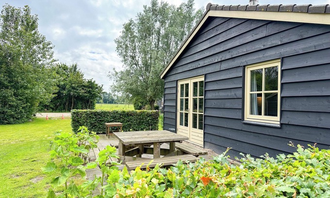 Lage Zwaluwe House | Back to basic nature cottage near the Biesbosch