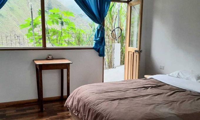 Banos de Agua Santa Cottage | backpackers balconies