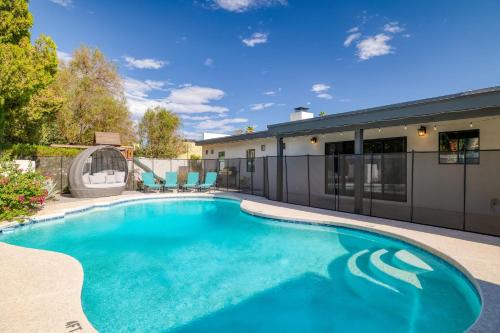 Raskin Estates Villa | Backyard Pool PuttingGreen Playground Modern 5BDR White Agate by AvantStay