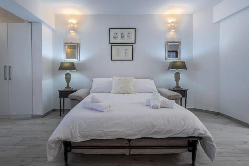 Bahar ic-Caghaq Apartment | Bahar ic-Caghaq Apartment with private drive-in, equidistant from Sliema and St. Paul's Bay