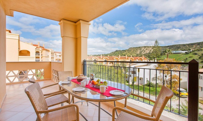Praia da Luz Apartment | Baia Da Luz Spacious 3 Bed Apartment: Beach 5 Mins