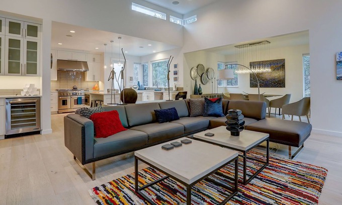 Century West House | Bainbridge - 30 day minimum. In Tetherow resort. Bright & Spacious. Private hot tub