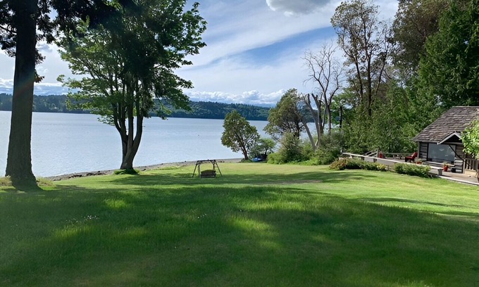 Rollingbay Cabin | Bainbridge Island Water's Edge Log Cabin just feet from the beach! Pet Friendly