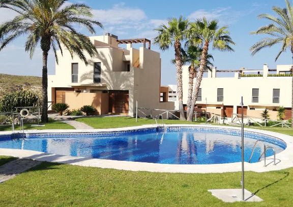 Vera Apartment | BAJO con JARDÍN PROPIO EN VALLE DEL ESTE GOLF!