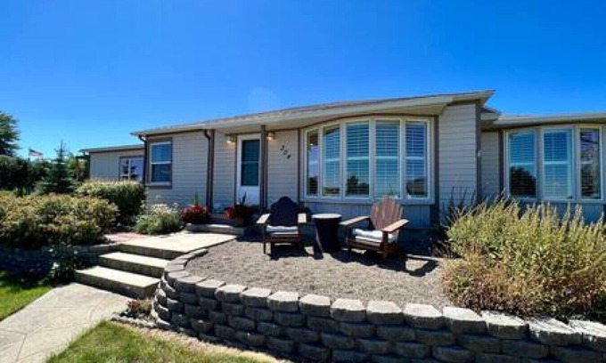 Baker City House | Baker City Overlook with Hot Tub - Anthony Lakes Partner 10% Ski Passes
