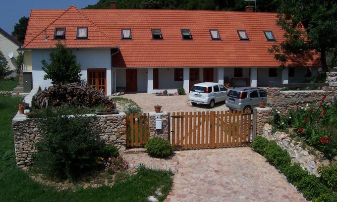 Epleny House | Bakonyi Apartmanház Eplény
