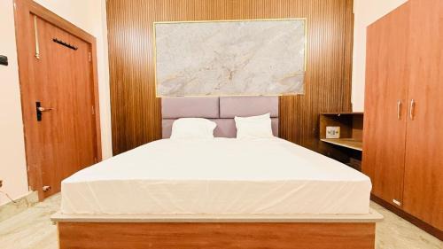 Faizabad Hotel | Balaji Dharmshala