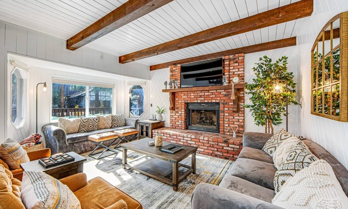 Fox Farm Cabin | Balboa at Big Bear – Stylish Cabin with Hot Tub, Game Loft & Private Sports Court