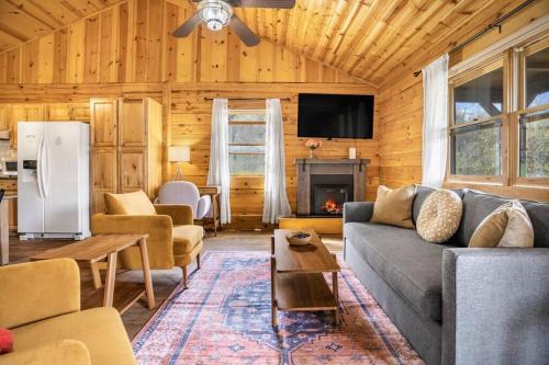 Stanley House | Balk Oasis, Mountain Views,Rustic, HotTub